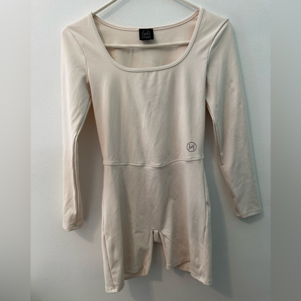 Heros Active Cream Long Sleeve Bodysuit Size M
